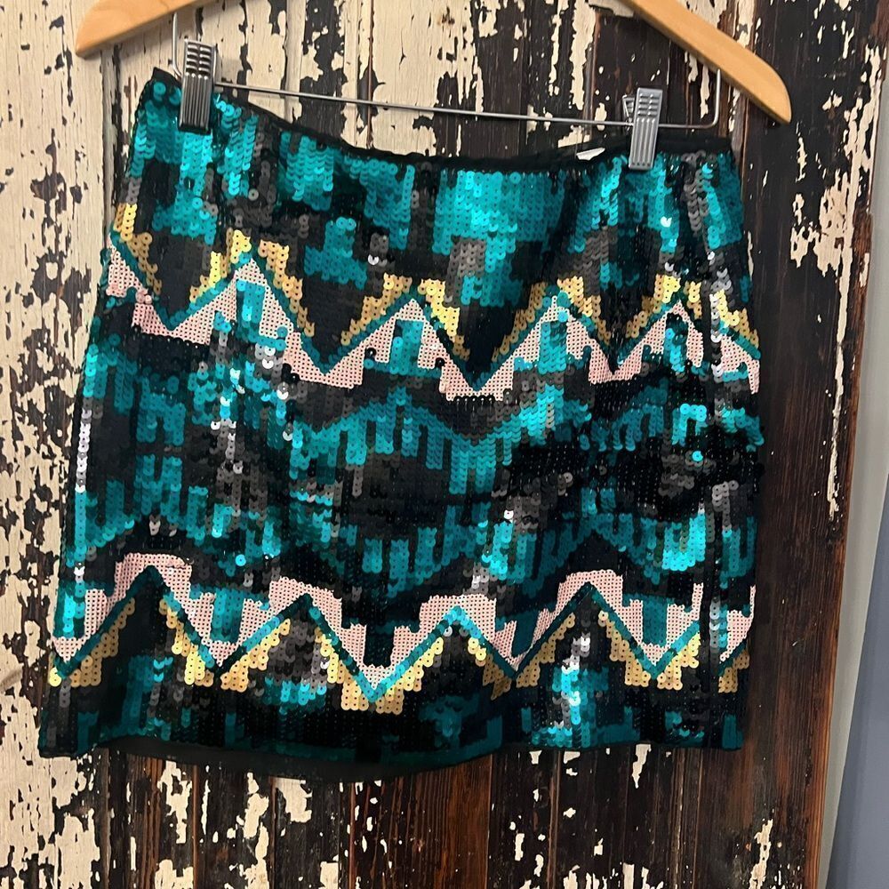 Divided women’s Beautiful‎ Sequined Mini Skirt. Size 8.